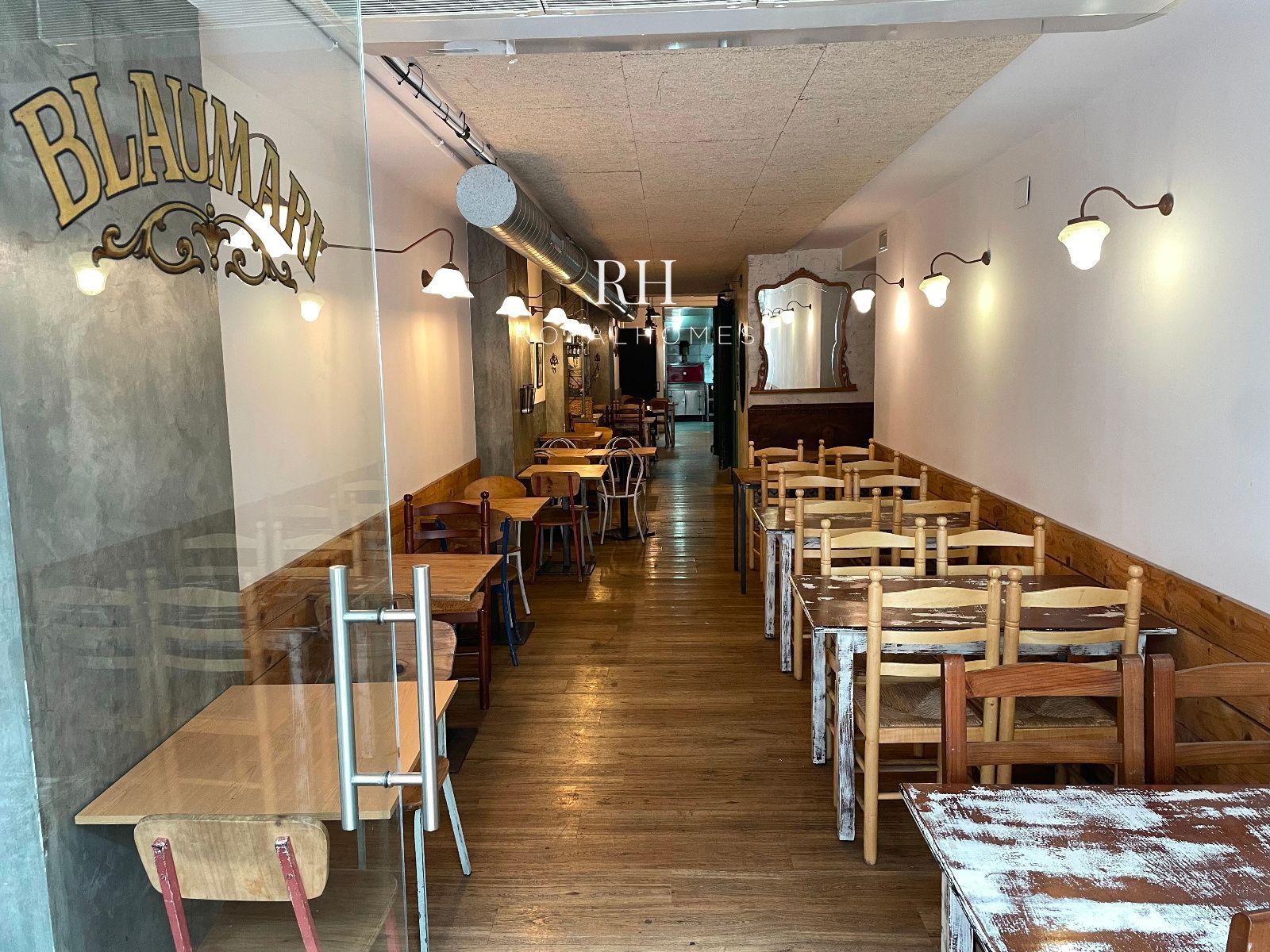 Local de lloguer en  Barcelona Capital amb Aire condicionat, Terrassa i Moblat