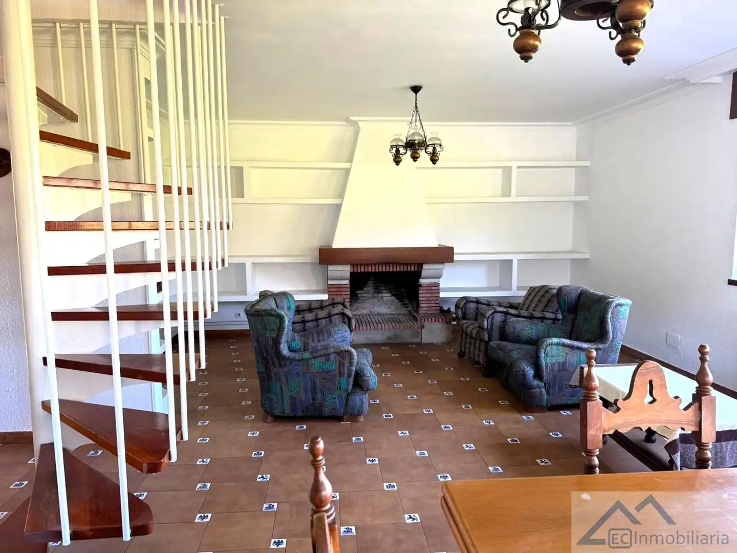 Sala d'estar de Casa o xalet en venda en Santa María de Cayón amb Traster