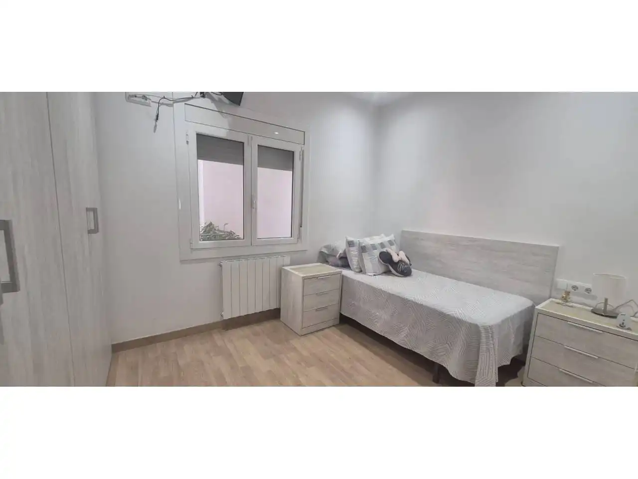 Schlafzimmer von Einfamilien-Reihenhaus zum Verkauf in L'Hospitalet de Llobregat mit Klimaanlage, Heizung und Parkett