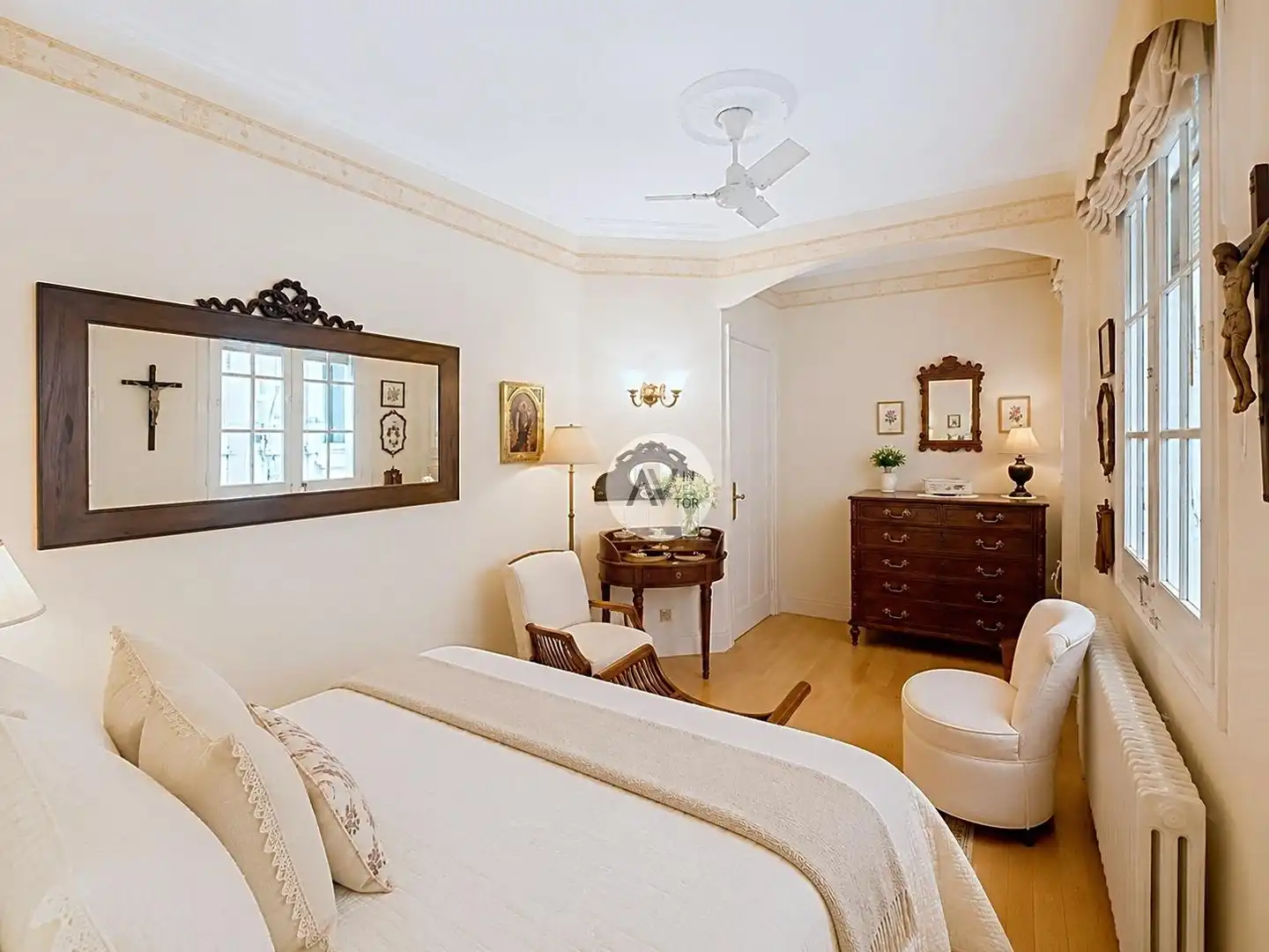 Dormitori de Apartament en venda en Barcelona amb Calefacció, Parquet i Moblat