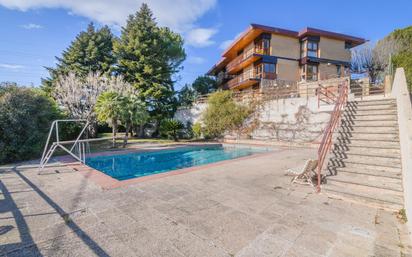 Piscina de Casa o xalet en venda en Manresa amb Aire condicionat, Calefacció i Jardí privat