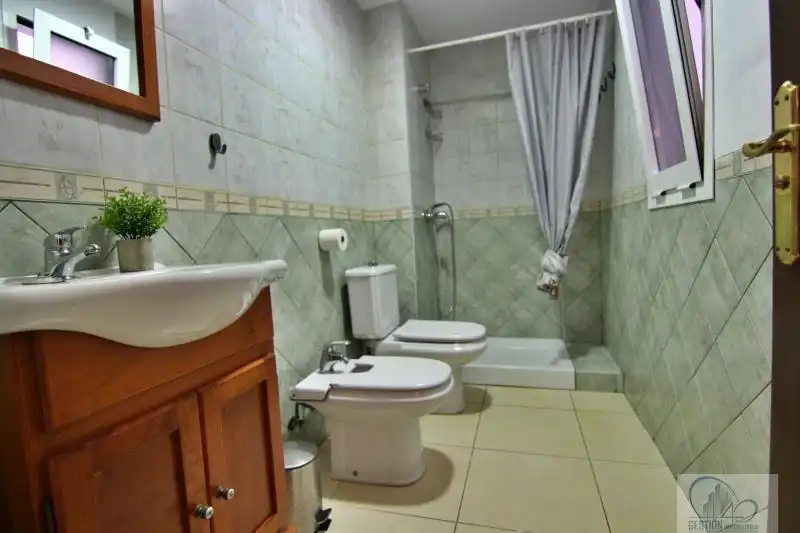 Bathroom of Flat for sale in San Cristóbal de la Laguna  with Terrace, Storage room and Furnished