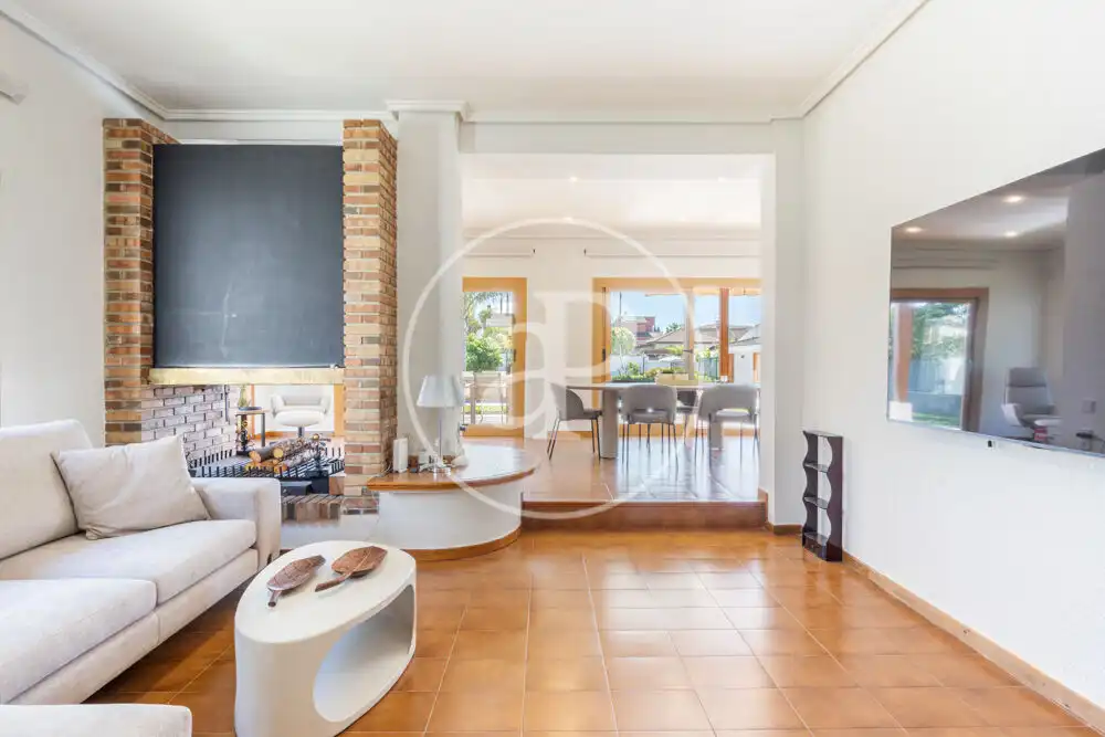 Vista exterior de Casa o xalet de lloguer en Madrid amb Aire condicionat, Calefacció i Jardí privat