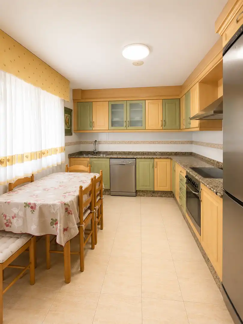 Cocina de Piso en venta en Arteixo con Calefacción, Terraza y Trastero