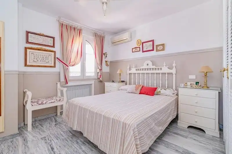 Dormitori de Casa o xalet en venda en Jun amb Aire condicionat, Terrassa i Traster