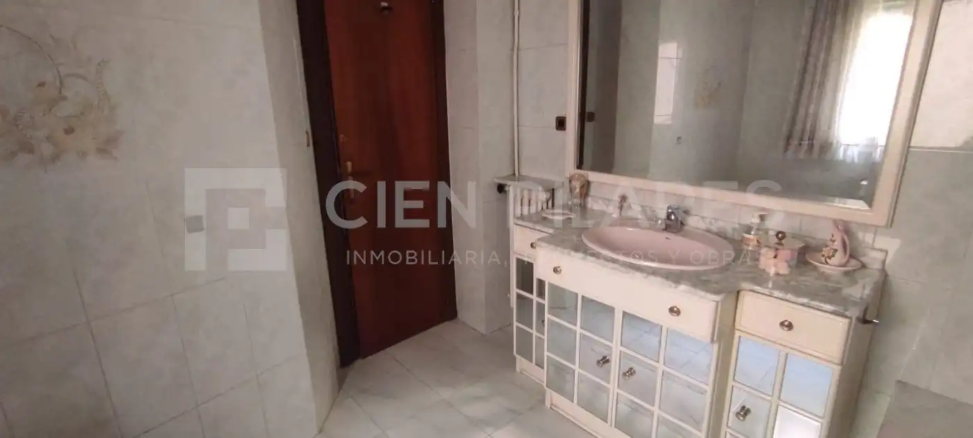 Bathroom of Flat for sale in  Logroño