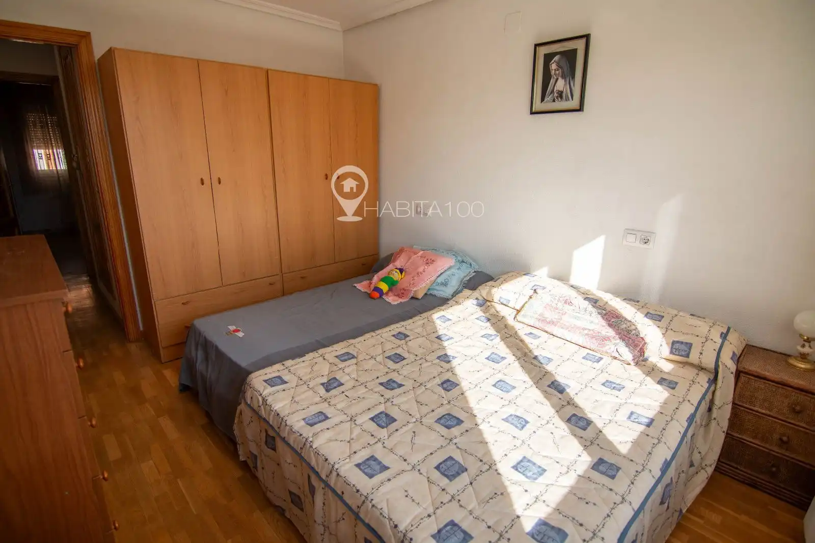 Dormitori de Casa adosada en venda en Cuenca amb Calefacció i Moblat