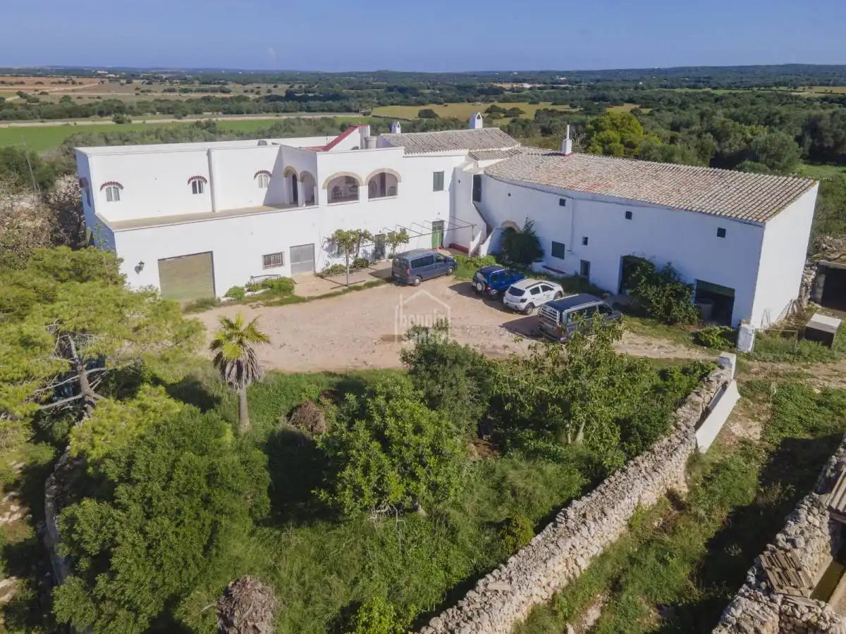 Casa rustica con giardino in vendita a Cala Blanca