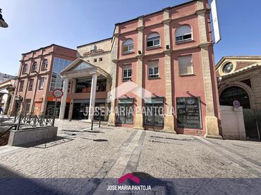 Appartamento con ascensore in vendita a Centro