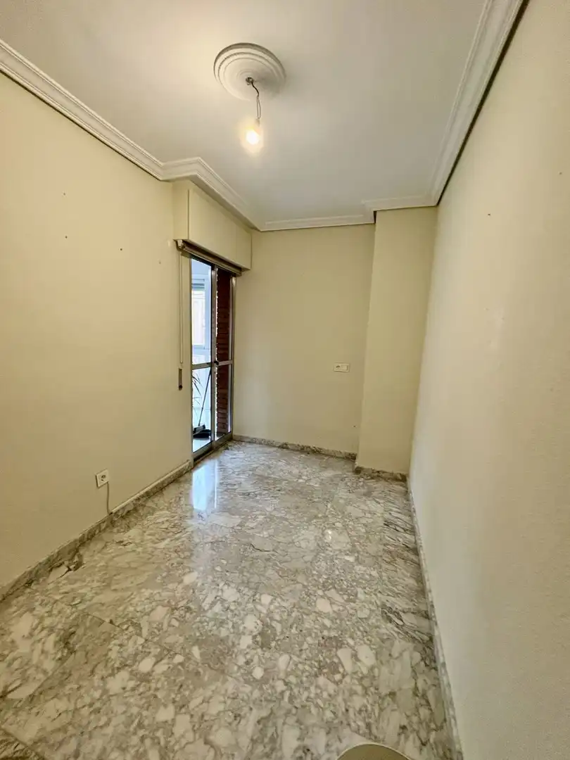 Bedroom of Flat for sale in Sevilla  with Air Conditioner, Heating and Terrace