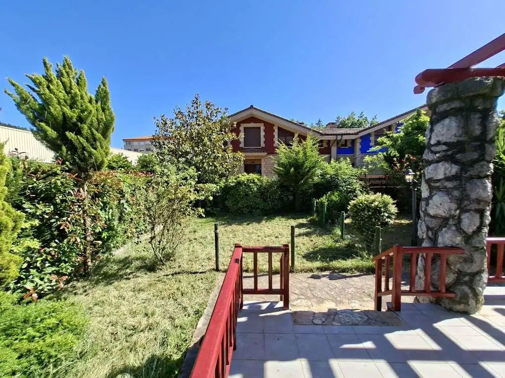 Vista exterior de Casa adosada en venta en Markina-Xemein con Calefacción, Jardín privado y Amueblado
