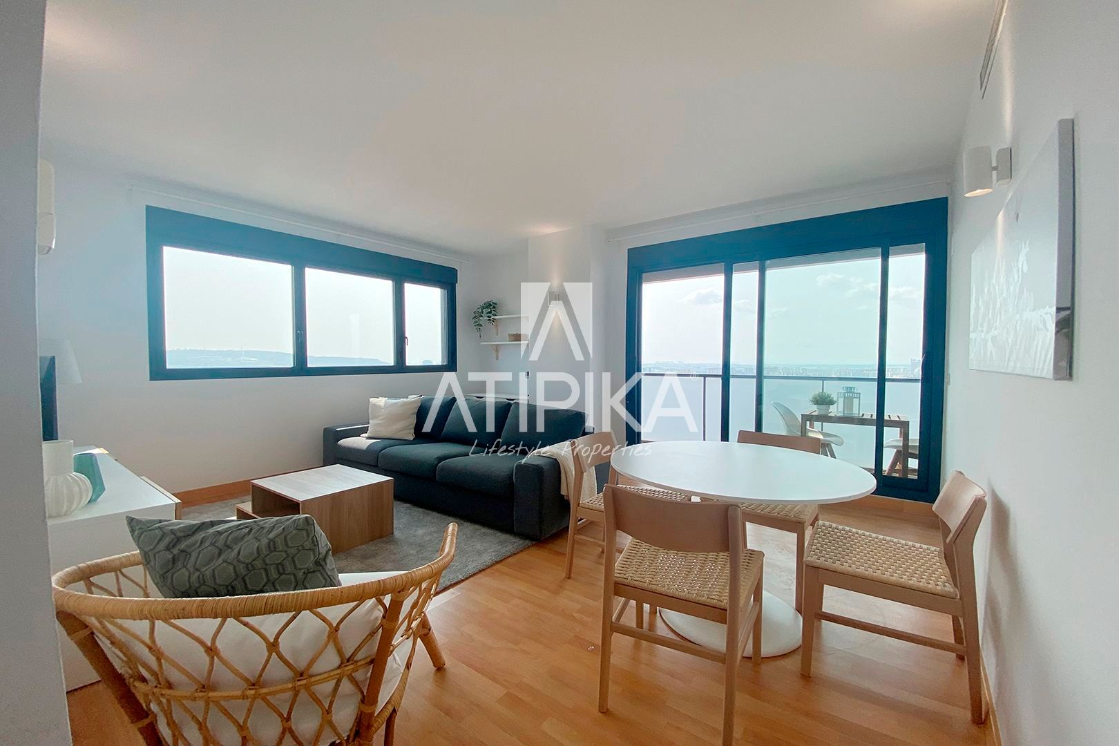 Living room of Flat for sale in L'Hospitalet de Llobregat  with Air Conditioner, Parquet flooring and Terrace