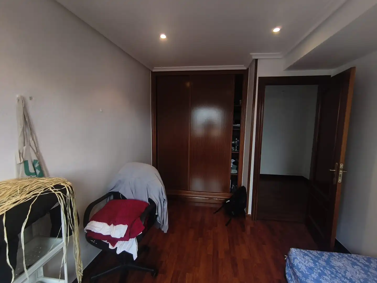 Habitación de Piso en venta en Oviedo  con Calefacción, Parquet y Amueblado