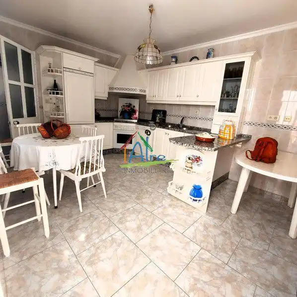 Cocina de Casa adosada en venta en Cala con Terraza, Trastero y Amueblado