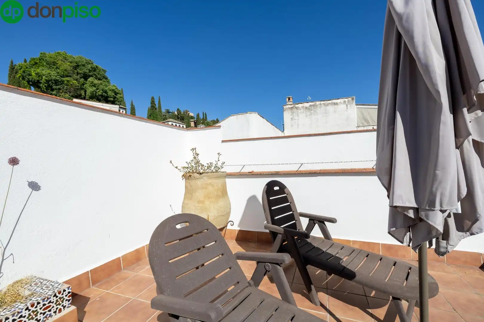 Jardín de Estudio en venta en Granada con Terraza y Balcón