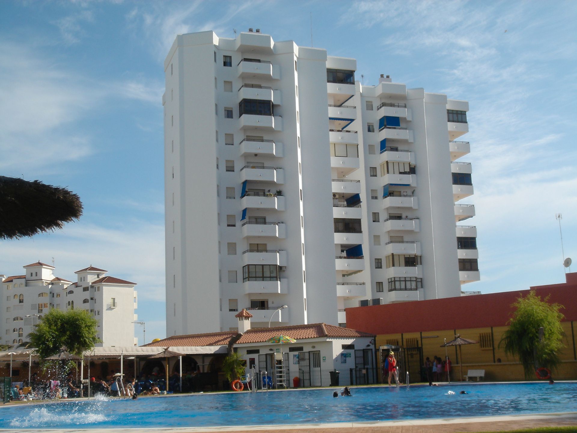 Vista exterior de Piso en venta en El Puerto de Santa María con Terraza y Piscina comunitaria