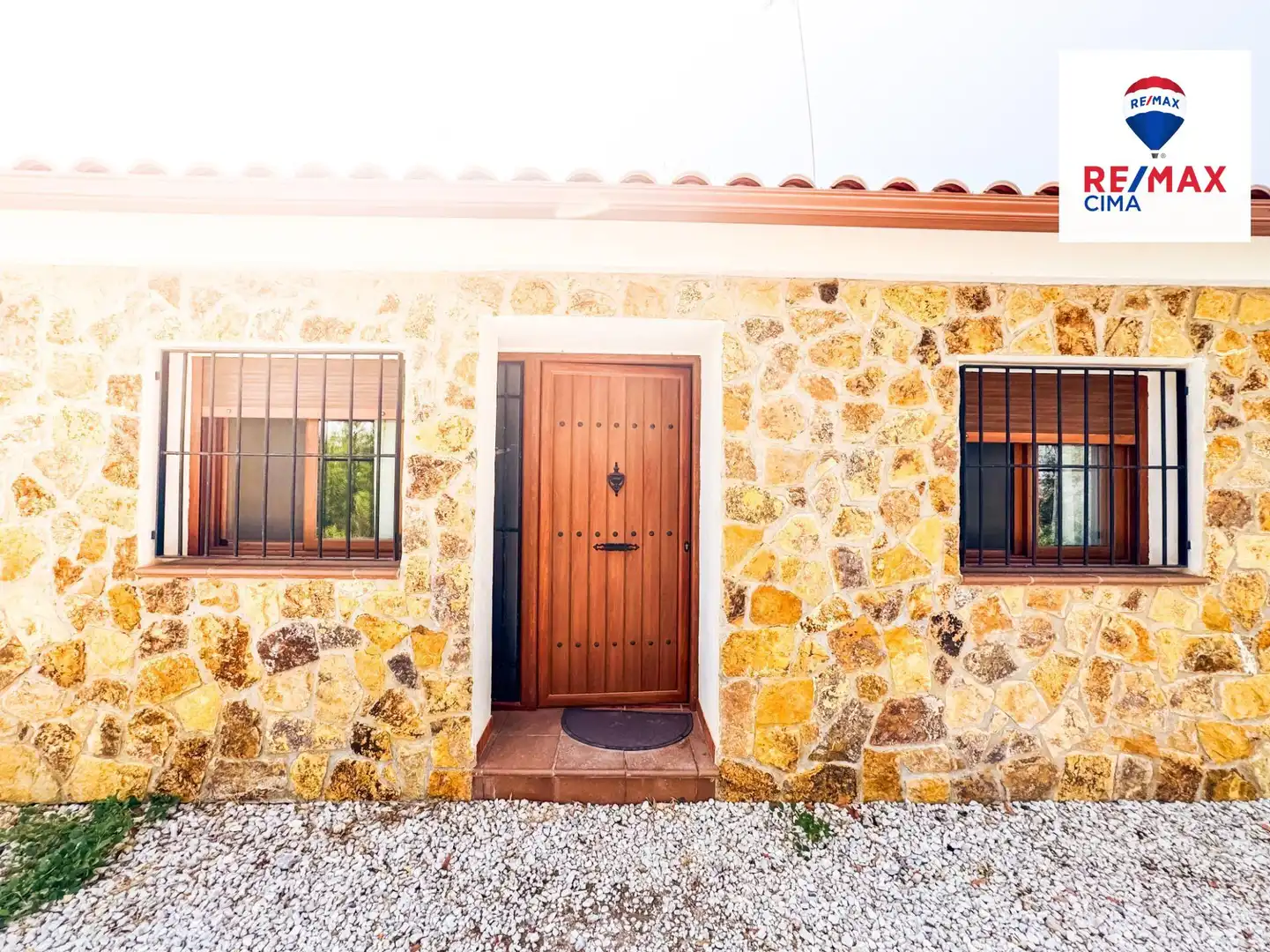 Vista exterior de Casa o xalet en venda en Cuevas del Campo amb Terrassa i Moblat
