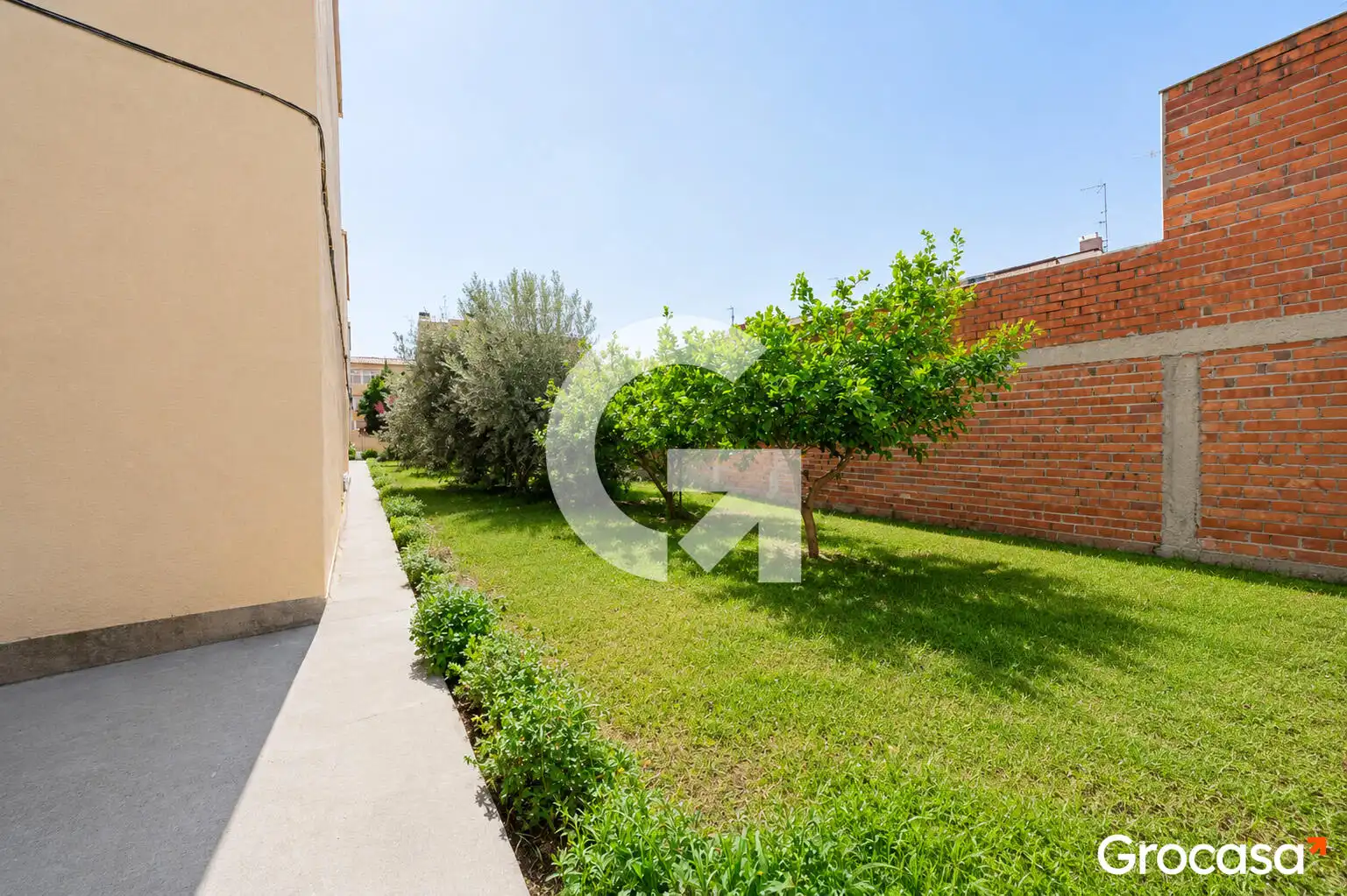 Jardín de Piso en venta en Terrassa con Aire acondicionado, Horno y TV