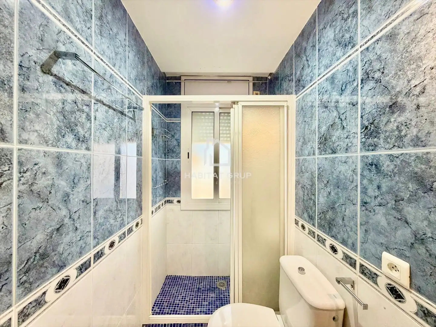 Baño de Dúplex en venta en Girona con Aire acondicionado, Calefacción y Terraza