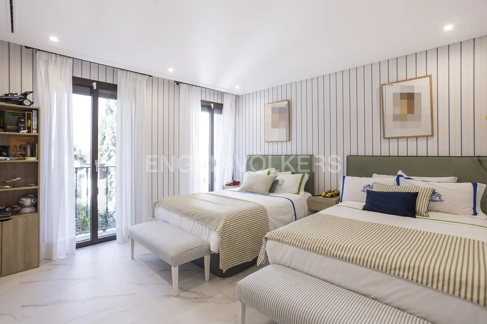 Habitación de Dúplex en venta en Madrid con Aire acondicionado, Calefacción y Jardín privado