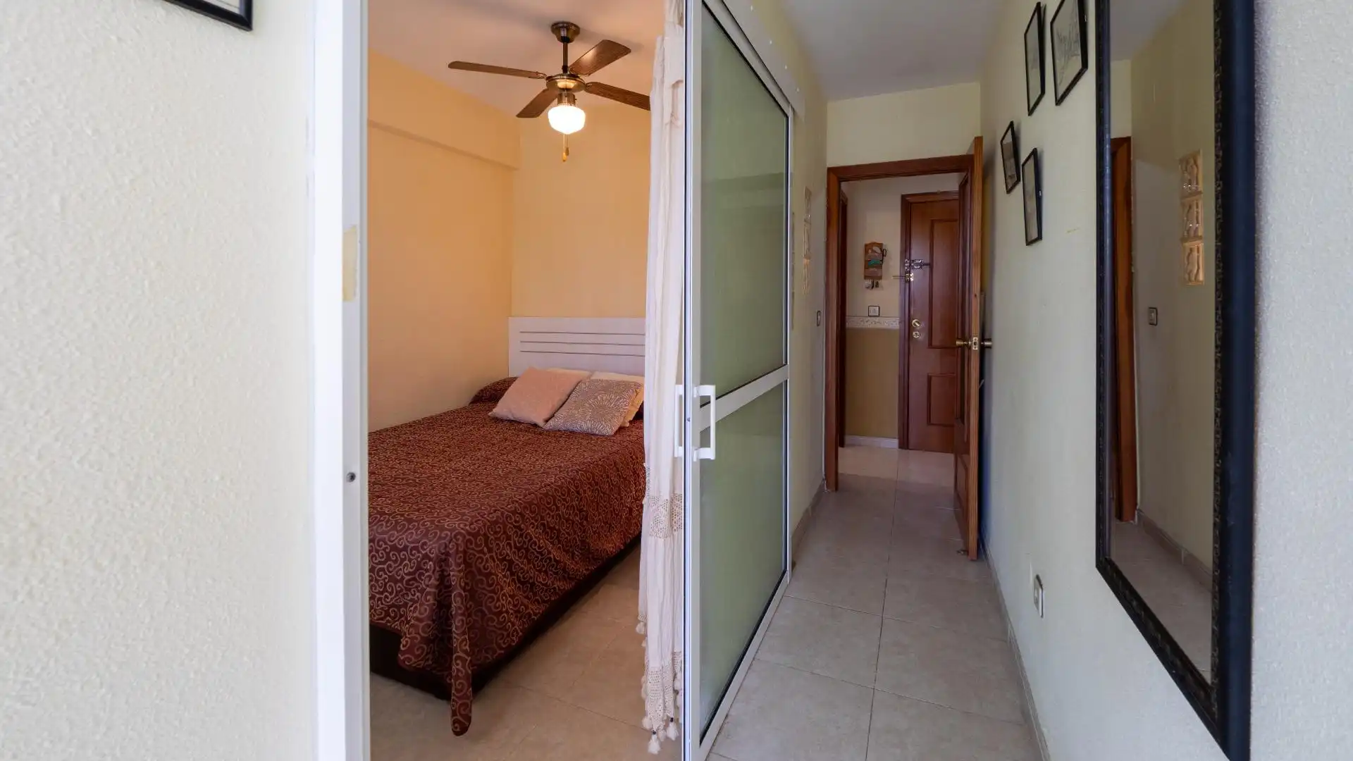 Bedroom of Flat for sale in Benidorm  with Air Conditioner, Private garden and Community pool