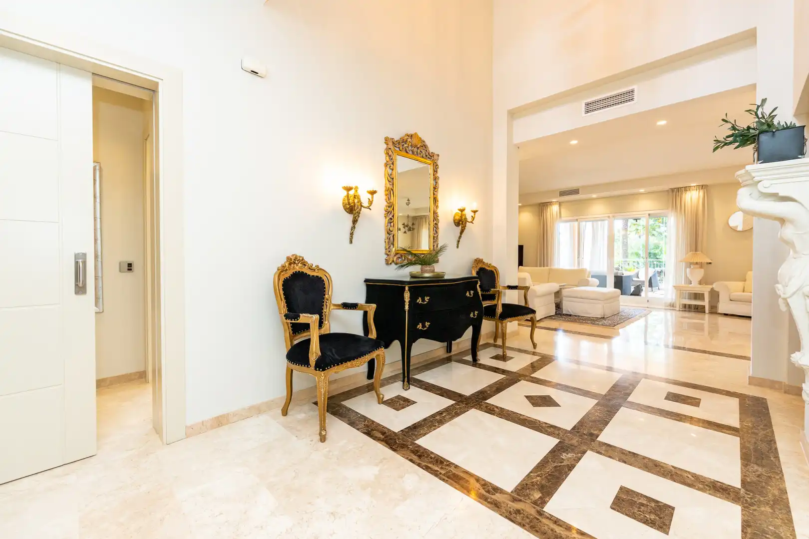 Casa o xalet en venda en Marbella amb Aire condicionat, Jardí privat i Terrassa