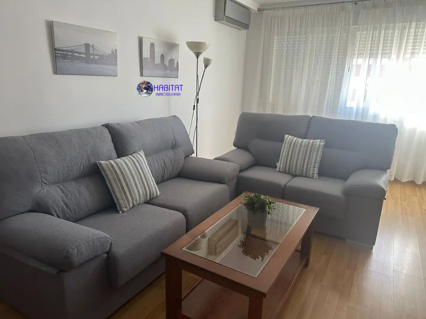 Living room of Flat for rent in Granada  with Air Conditioner, Heating and Furnished