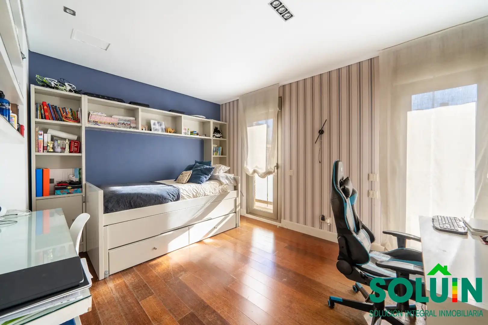 Bedroom of Houses for sale in Pozuelo de Alarcón  with Air Conditioner, Heating and Private garden
