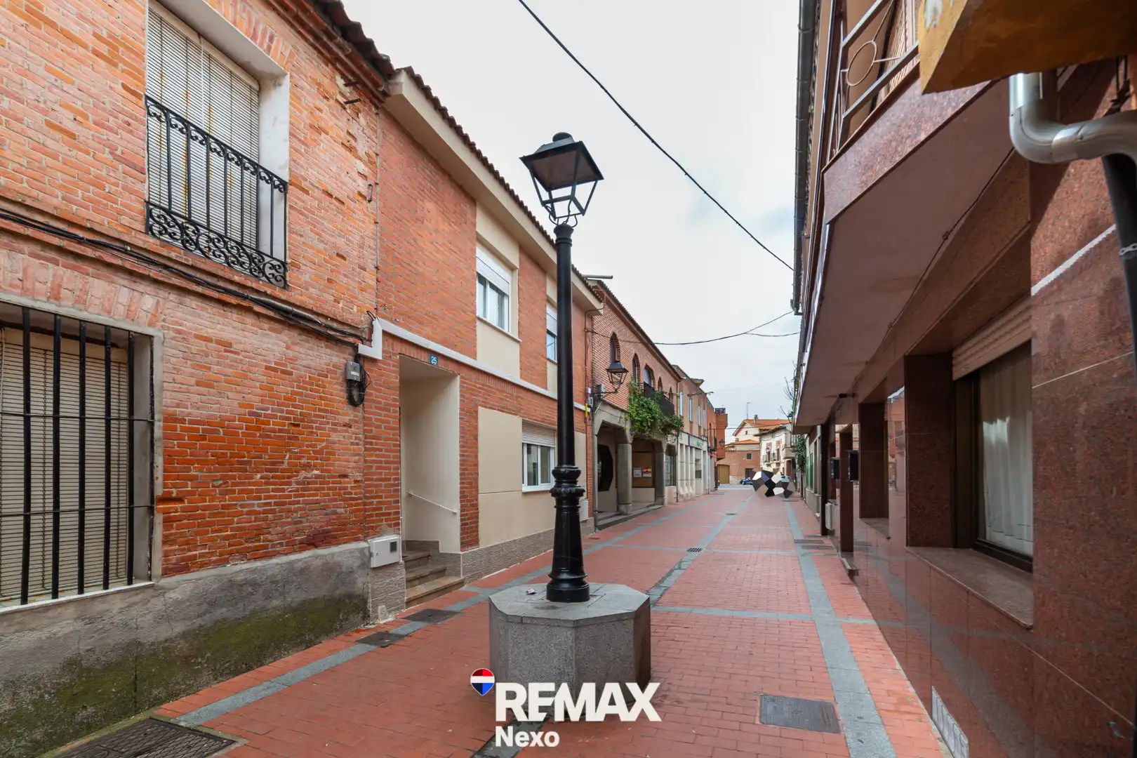 Vista exterior de Casa adosada en venda en Mojados amb Calefacció, Jardí privat i Terrassa