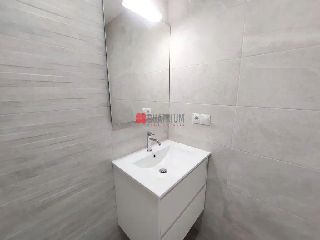 Badezimmer von Wohnung zur Miete in Santiago de Compostela 
