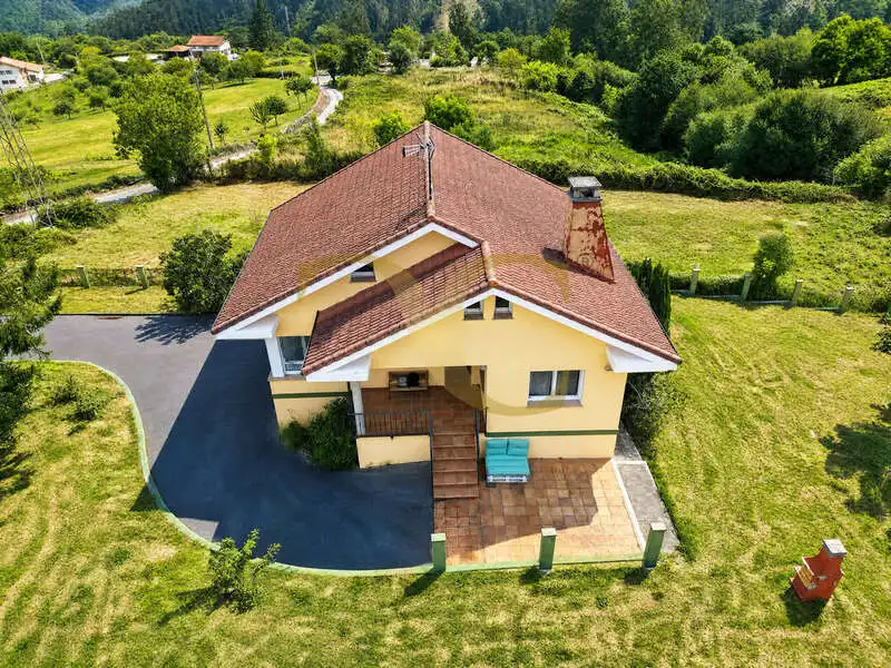 Vista exterior de Casa o xalet en venda en Villaviciosa amb Calefacció, Jardí privat i Terrassa