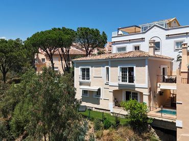 Casa bifamiliare con piscina in vendita a PLEYADES-NVA ANDALUCIA H 29
