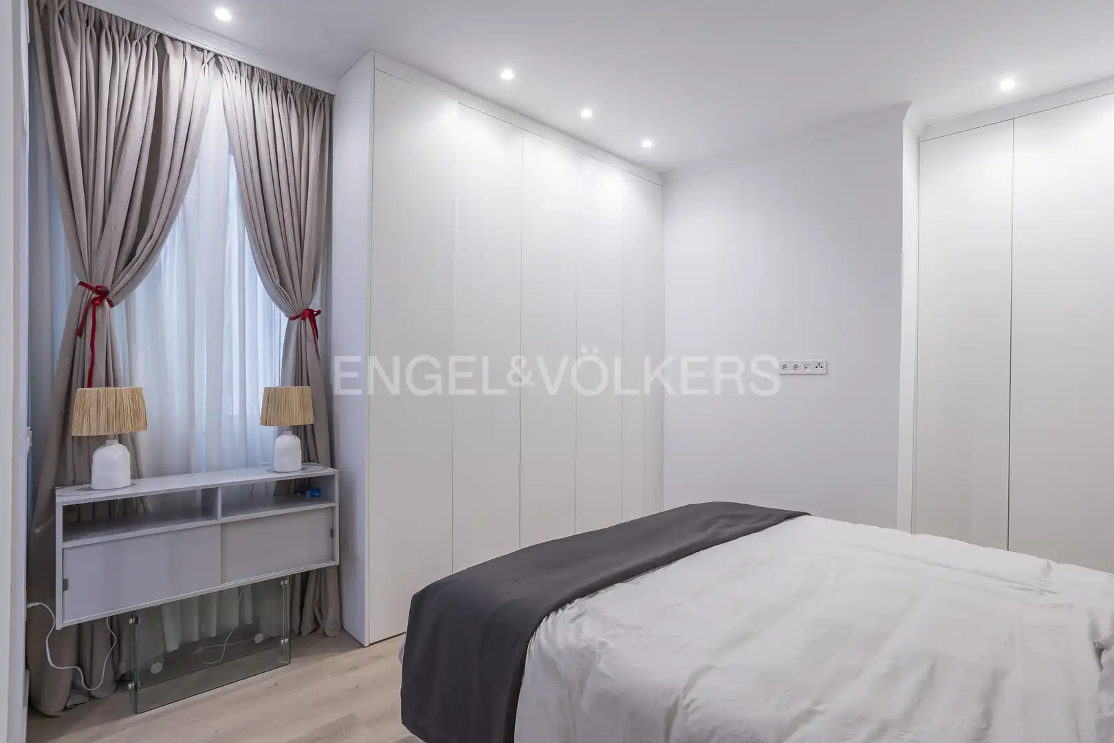 Bedroom of Flat for sale in Madrid  with Air Conditioner, Heating and Storage room