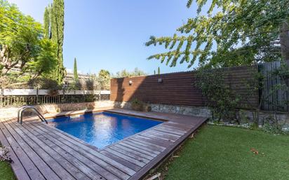 Schwimmbecken von Wohnung miete in  Barcelona Capital mit Klimaanlage, Heizung und Privatgarten