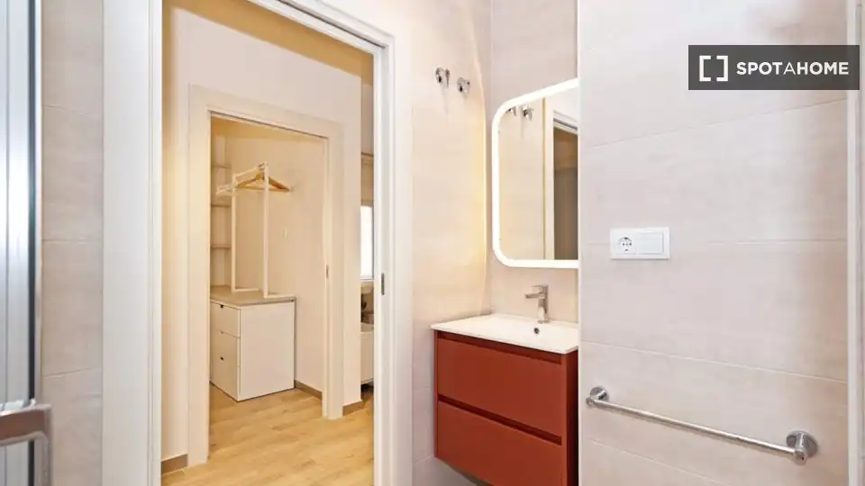 Baño de Piso de alquiler en Valencia con Aire acondicionado, Calefacción y Amueblado