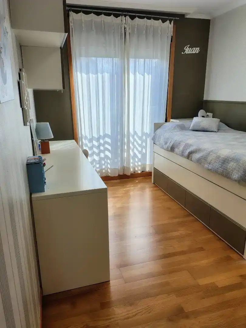 Dormitori de Pis en venda en Pontevedra Capital  amb Jardí privat, Parquet i Traster