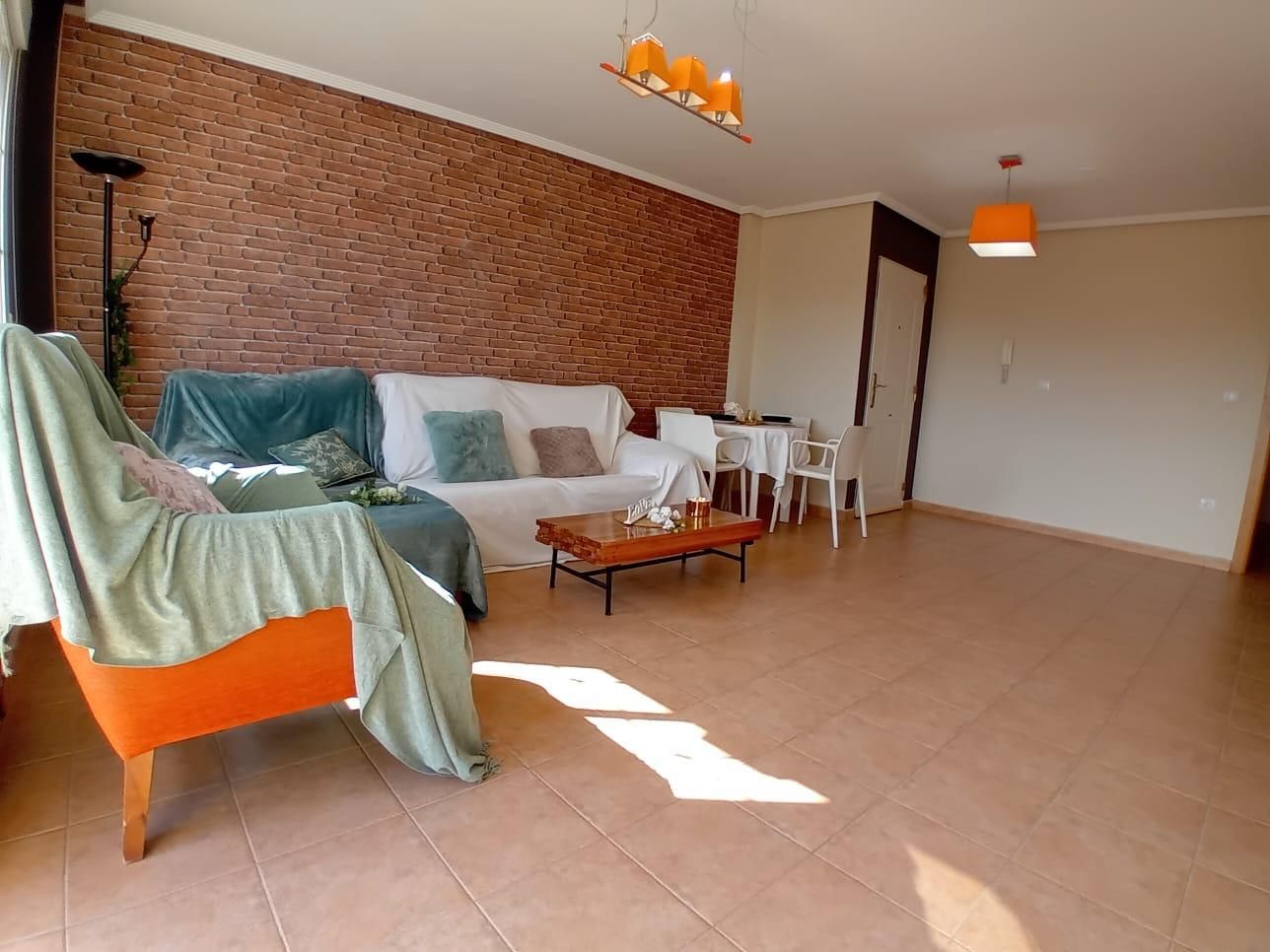 Sala d'estar de Pis en venda en El Pinós / Pinoso amb Terrassa, Balcó i Piscina comunitària