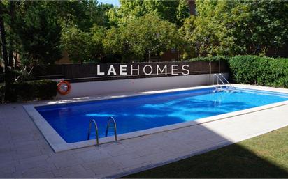 Swimming pool of Planta baja for sale in Sant Cugat del Vallès  with Air Conditioner, Heating and Private garden