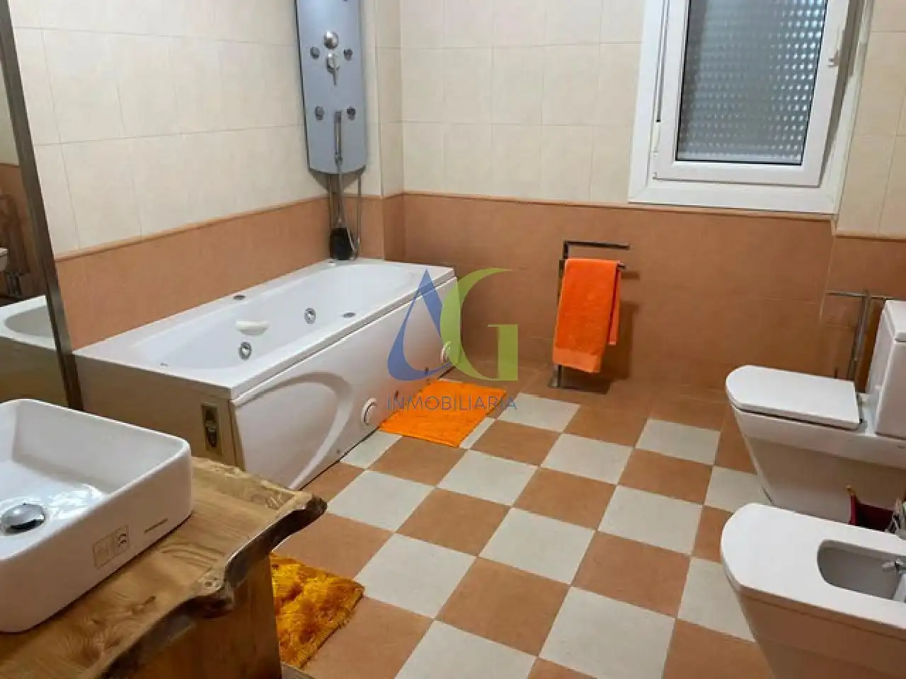 Bany de Casa o xalet en venda en Sariegos amb Calefacció, Jardí privat i Parquet