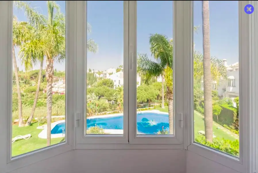 Dormitori de Casa adosada de lloguer en Marbella amb Aire condicionat, Jardí privat i Moblat