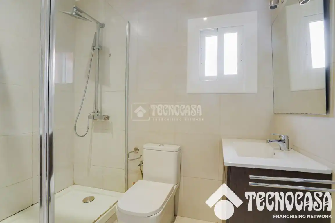 Baño de Ático en venta en Barcelona con Aire acondicionado y Terraza