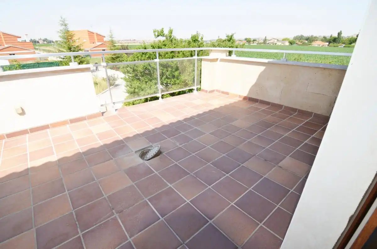 Terrassa de Casa o xalet en venda en Calvarrasa de Abajo amb Terrassa, Piscina i Moblat