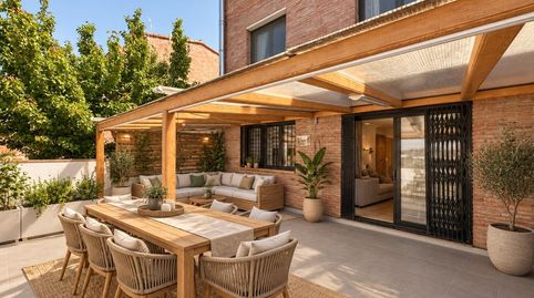 Casa con ascensor, buhardilla y garaje para 5 coches en zona residencial