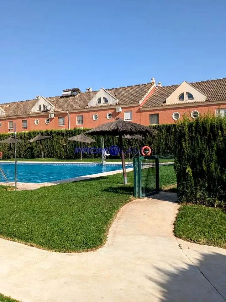 Piscina de Casa o xalet en venda en Coria del Río amb Aire condicionat, Terrassa i Piscina