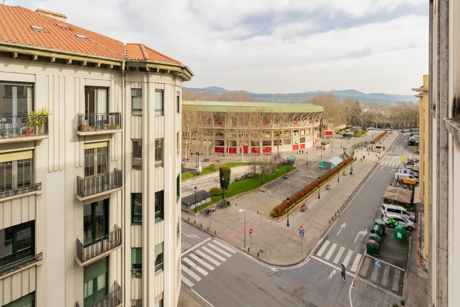 Exterior view of Office for rent in  Pamplona / Iruña