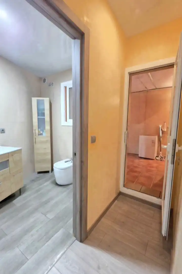 Badezimmer von Erdgeschoss zum Verkauf in Mollet del Vallès mit Klimaanlage, Heizung und Parkett