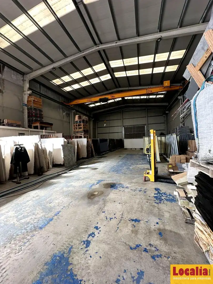 Fabrikhallen zur Miete in Los Corrales de Buelna 