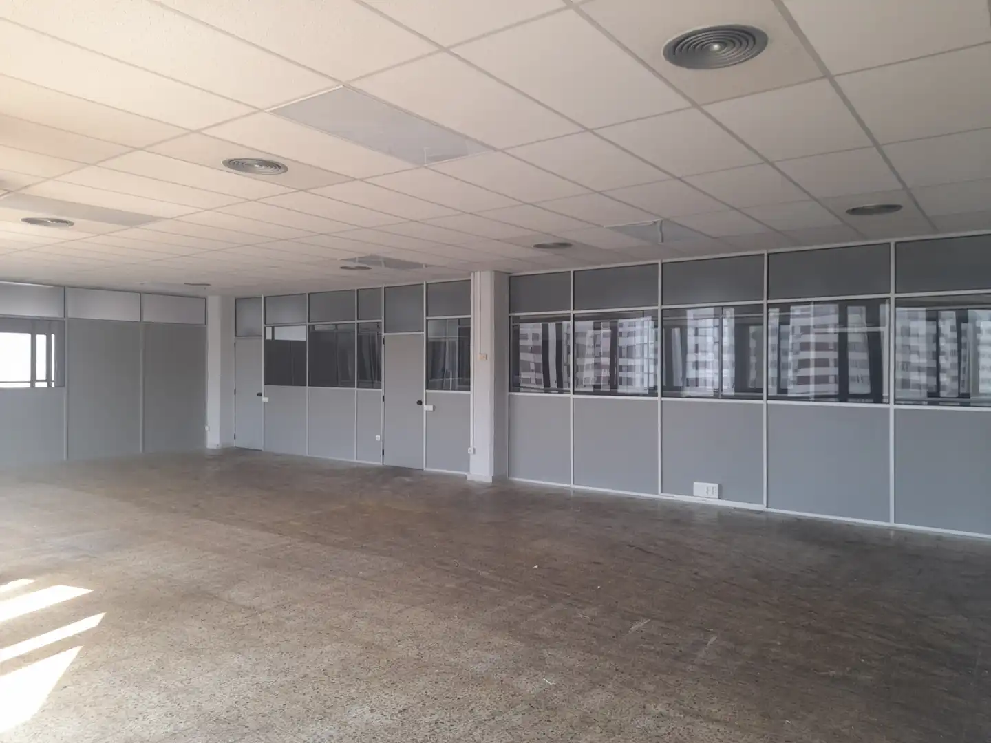 Local de alquiler en L'Hospitalet de Llobregat con Aire acondicionado y Calefacción