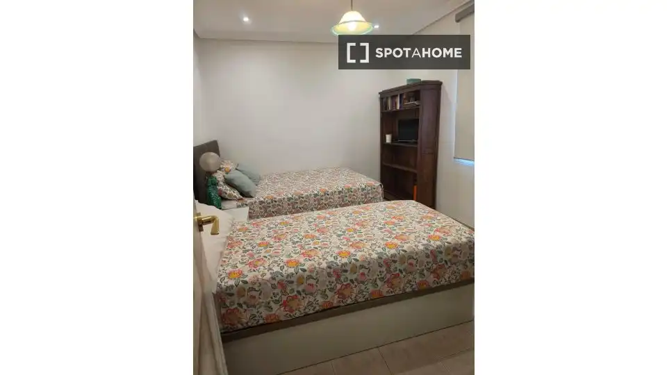 Dormitori de Apartament per a compartir en Madrid amb Aire condicionat, Calefacció i Terrassa