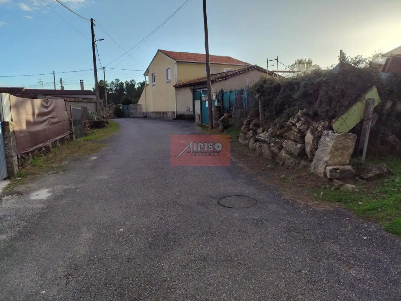Casa o xalet en venda en San Cibrao das Viñas amb Calefacció, Jardí privat i Balcó